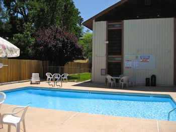 Jamestown Railtown Motel