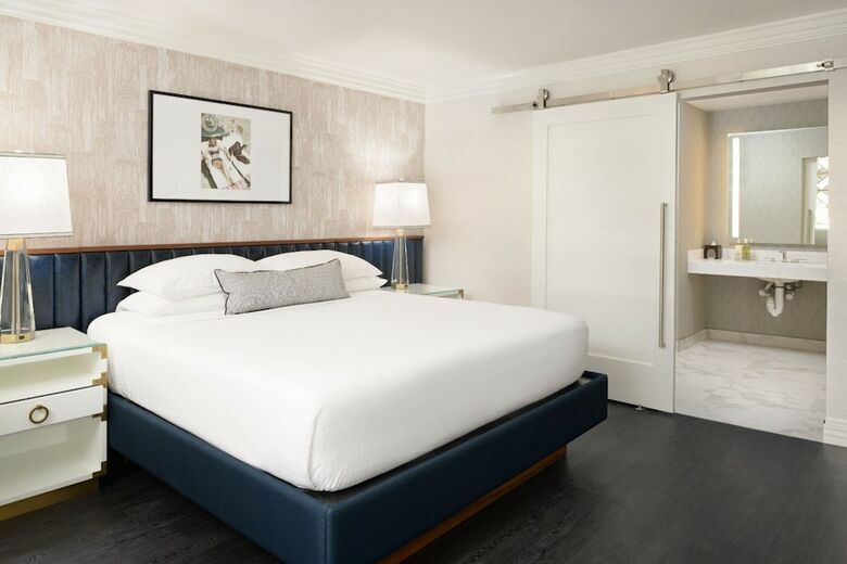 Le Parc Suites Hotel