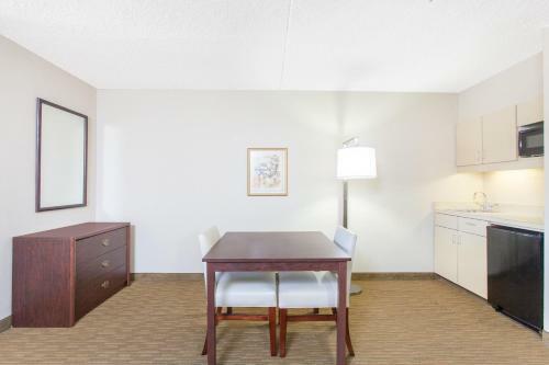 Hotel Hawthorn Suites Midwest City
