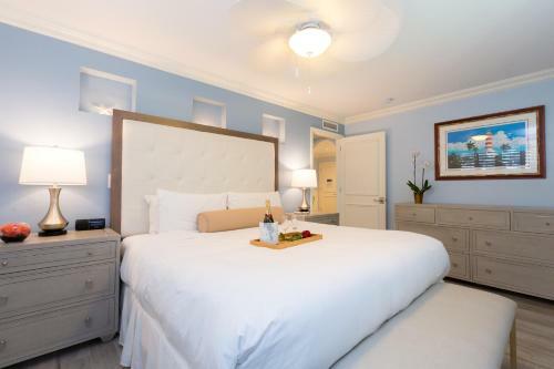 Crane's Beachhouse Hotel & Tiki Bar