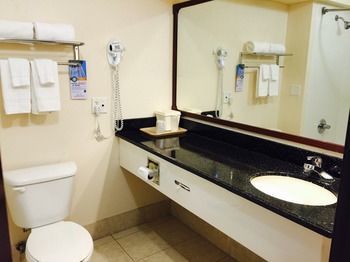 Hotel Quality Inn & Suites West Chase