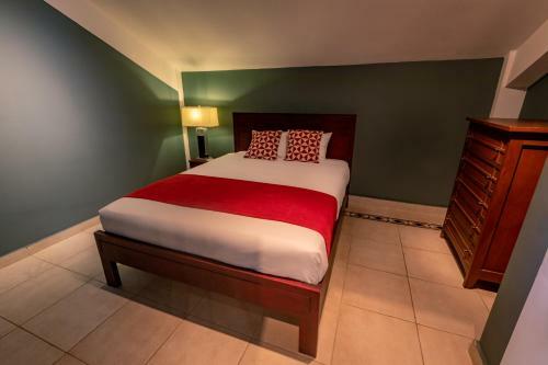 Tropical Suites Hotel