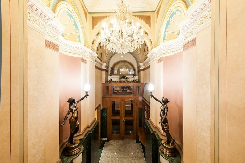 Bohemia Plaza Hotel