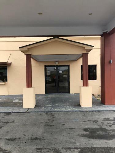 Motel Travel Inn & Suites