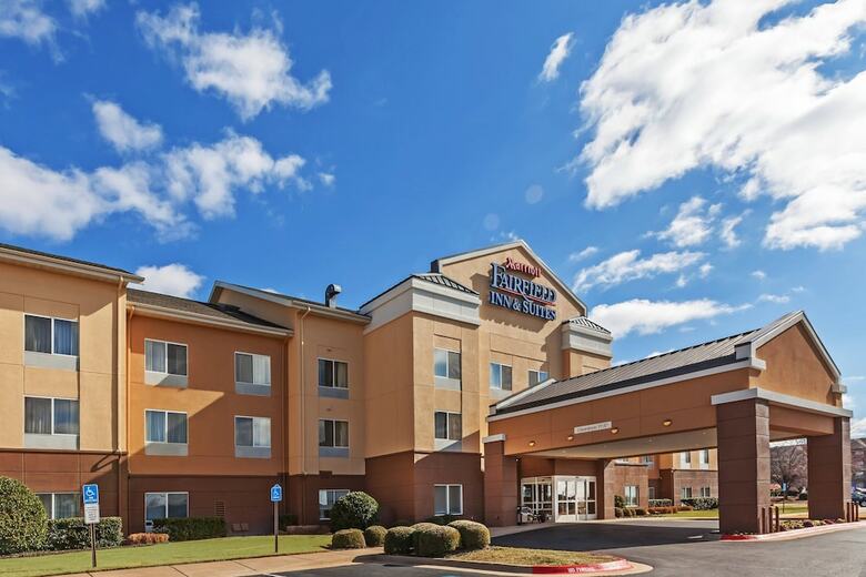 Hotel Fairfield Inn & Suites By Marriott Rogers