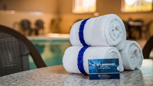 Hotel Lexington Inn & Suites