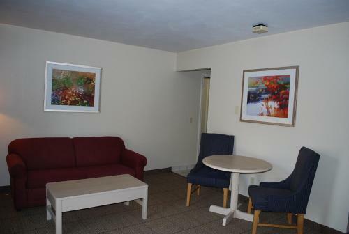 Hotel Clinton Inn & Suites