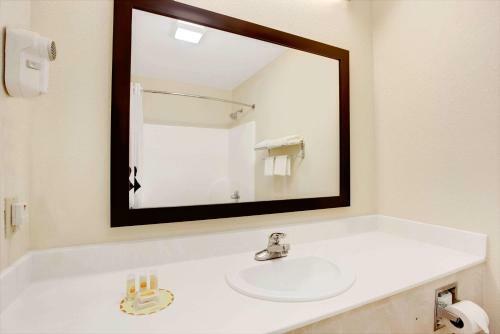 Hotel Days Inn & Suites Ridgeland