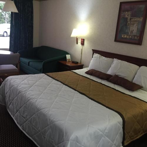 Motel Americas Best Inn - Calhoun