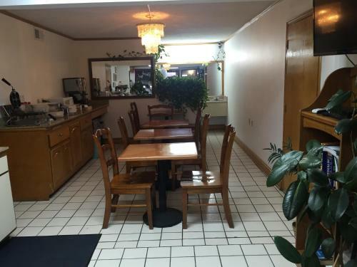Motel Americas Best Inn - Calhoun