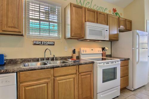 Shark Reef Resort Motel & Cottages