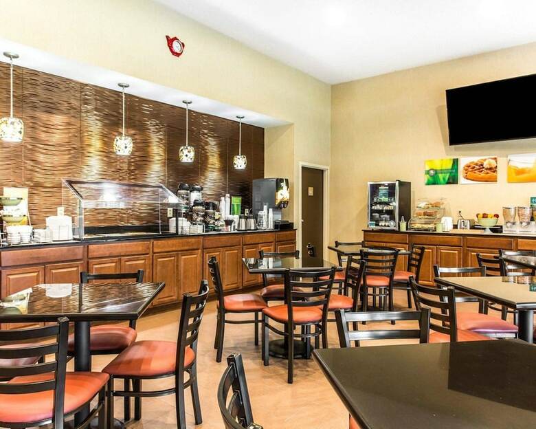 Hotel Quality Suites Convention Center - Hickory