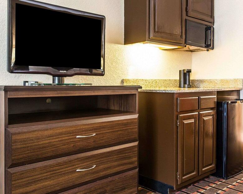 Hotel Quality Suites Convention Center - Hickory