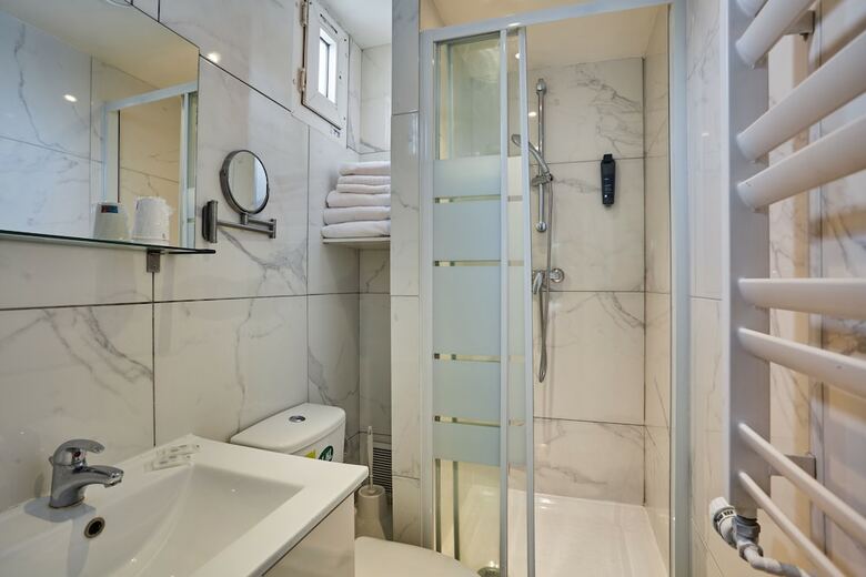 Hotel Hipotel Paris Buttes Chaumont