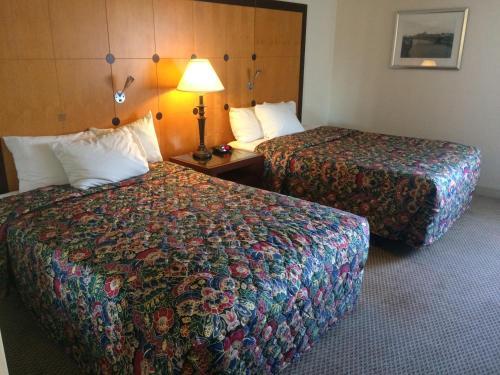 Days Inn Hotel & Suites