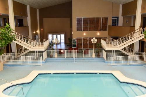 Motel Cline Shale Inn & Suites
