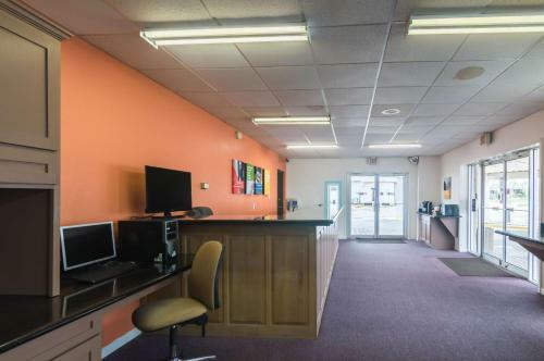 Motel Cline Shale Inn & Suites