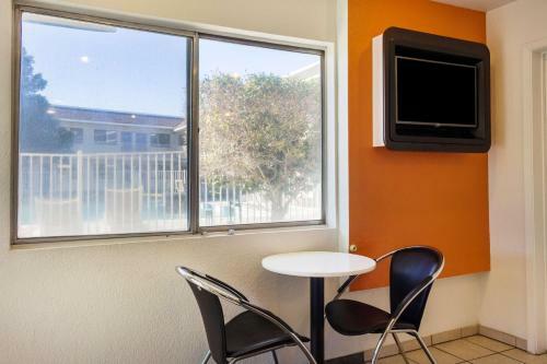 Motel 6 Mojave