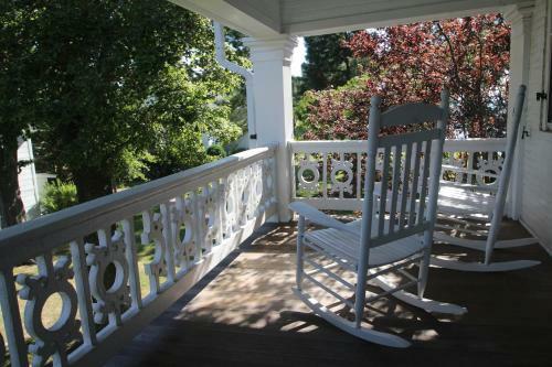 Bed & Breakfast Wades Point Inn On The Bay