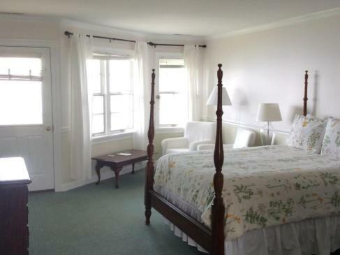 Bed & Breakfast Wades Point Inn On The Bay
