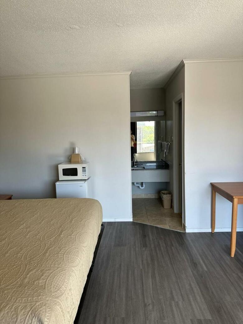 Motel Budgetel Inn & Suites