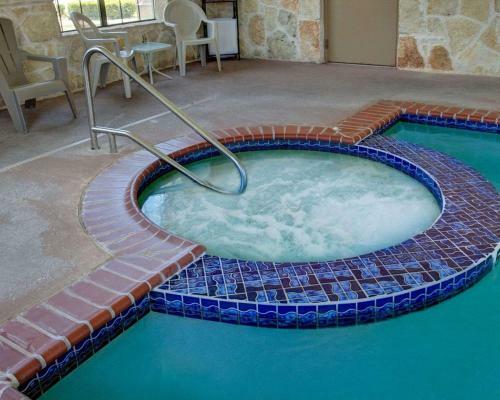 Hotel Quality Inn & Suites - Glen Rose