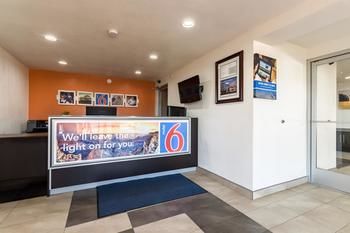 Motel 6 Farmers Branch