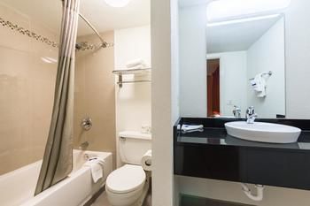 Motel 6 Farmers Branch