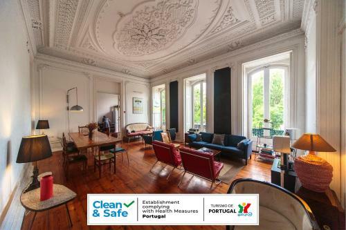 Hostal The Independente Suites & Terrace