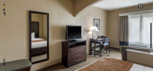 Hotel Comfort Suites Near Stonebriar Mall