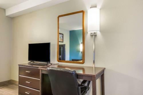 Hotel Econo Lodge Inn & Suites I-65