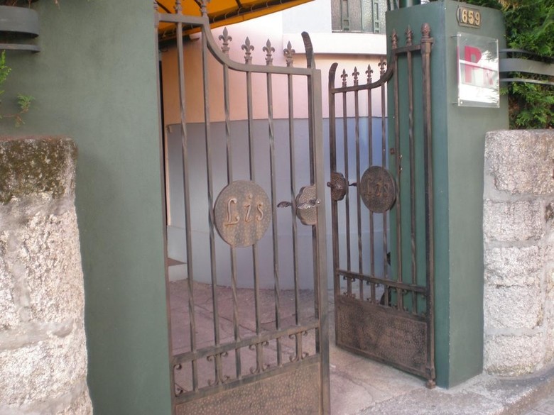 Residencia Lis B&B And Parking