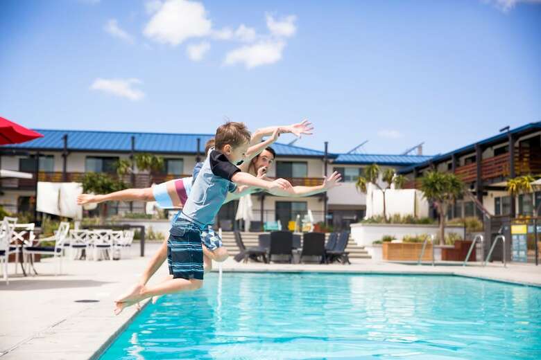Lakehouse Hotel And Resort