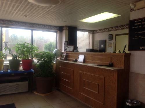 Hotel Highway Inn