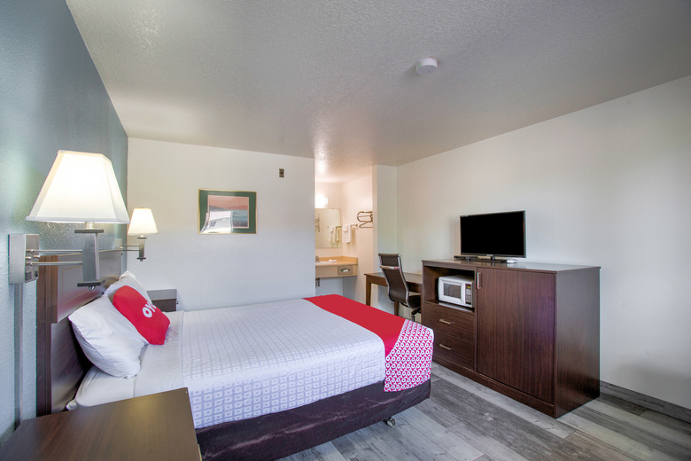 Motel 6 - Woodland