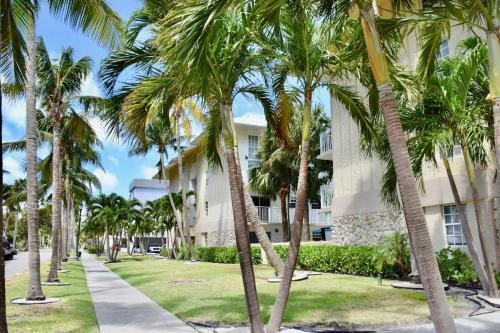 Hotel Suites At Coral Reef Resort