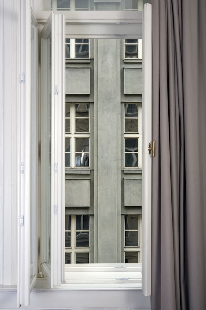 Hotel Golden Crown