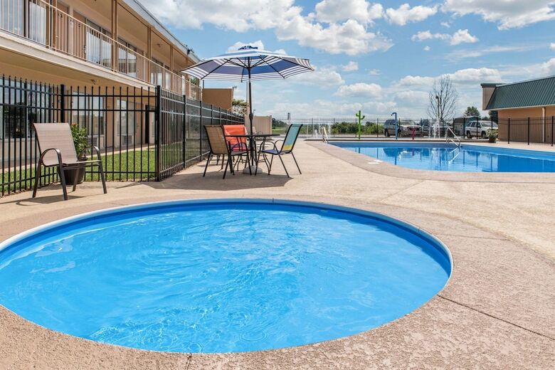 Hotel Quality Inn Huntingburg