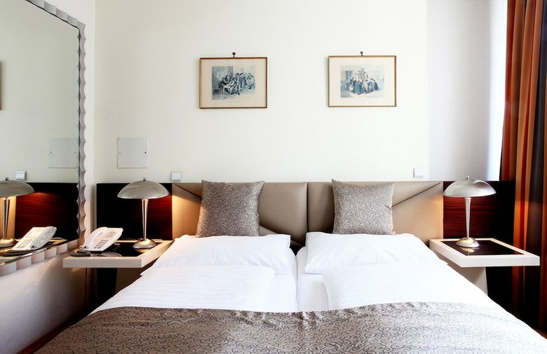 Hotel Attache