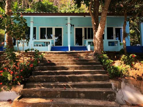 Hotel Naiharn On The Rock