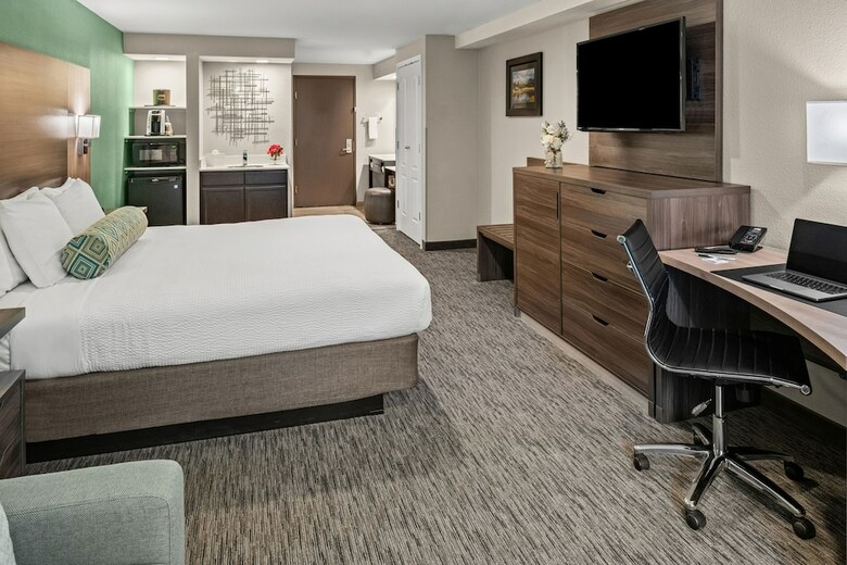Yosemite Southgate Hotel & Suites