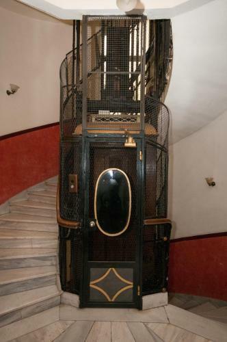 Hotel Cecil