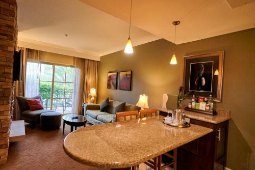 La Bellasera Hotel & Suites