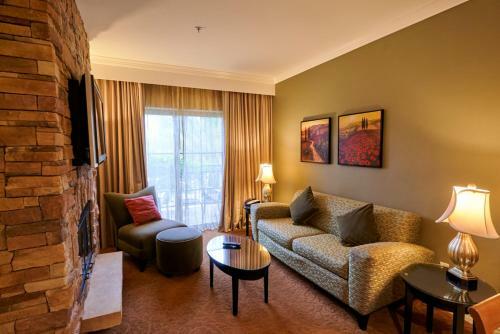 La Bellasera Hotel & Suites
