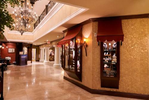 La Bellasera Hotel & Suites