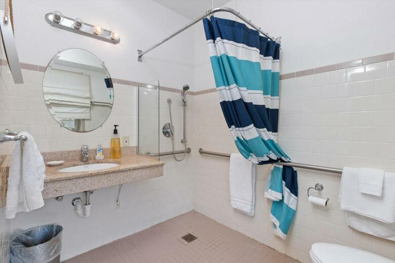 Hotel Beach House Inn & Suites