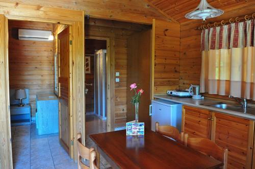 Sandy's Studios Apartments & Log-villas