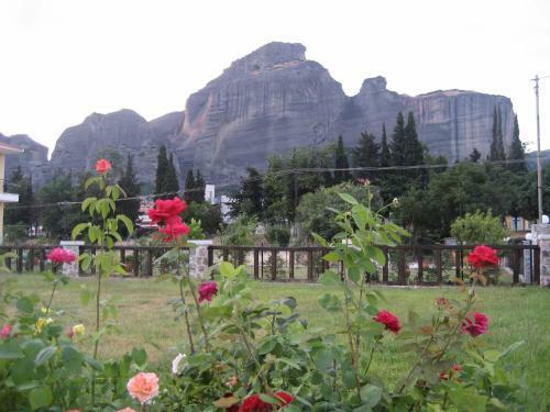 Hostal Monastiri Guesthouse