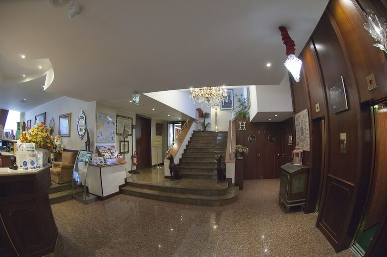 Hotel Bristol