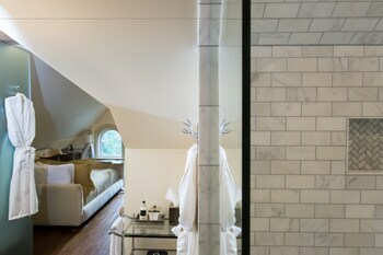 Stonehurst Place Bed & Breakfast